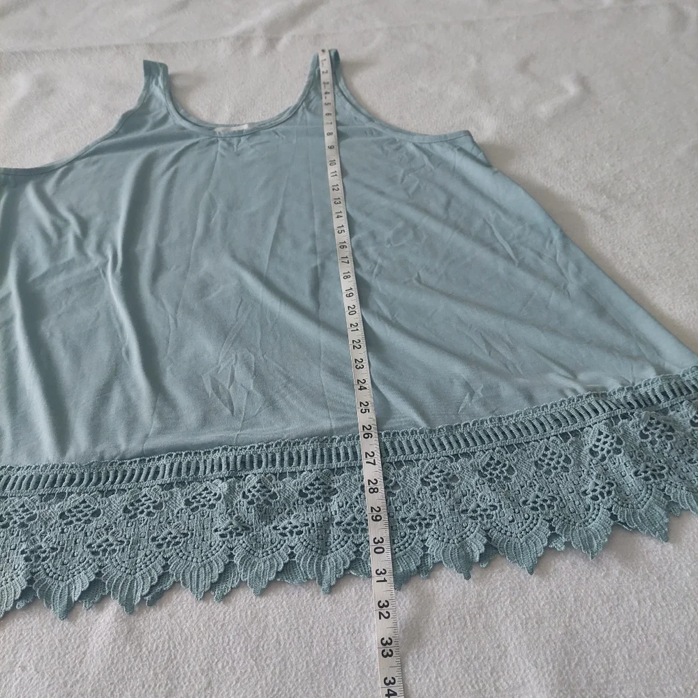 XiaoMaAnJi Sleeveless Lace Hem Top - NWOT